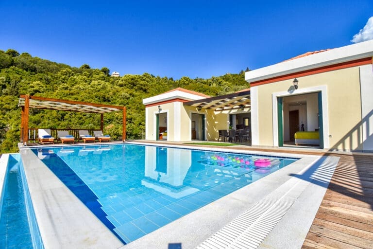 Rent Villa Beige Greece
