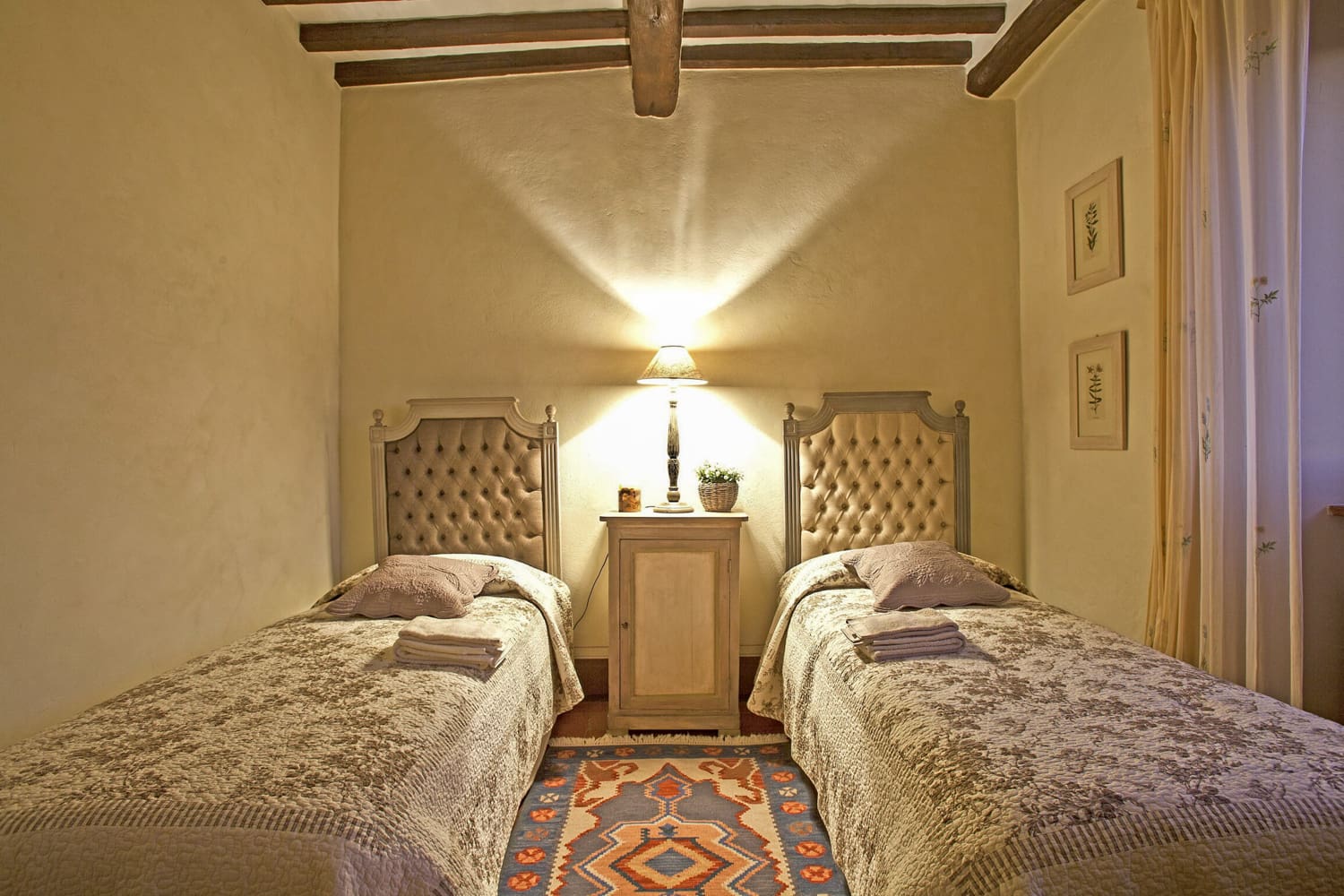 Rent Villa Camucia Italy