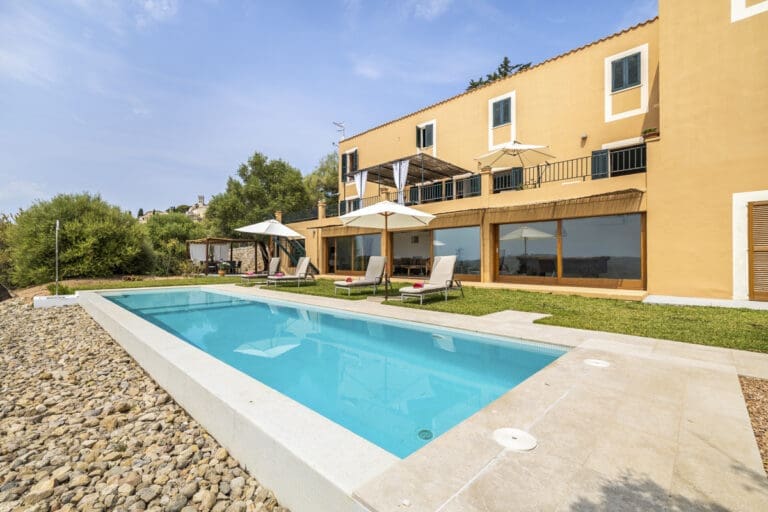 Rent Villa Misser Spain