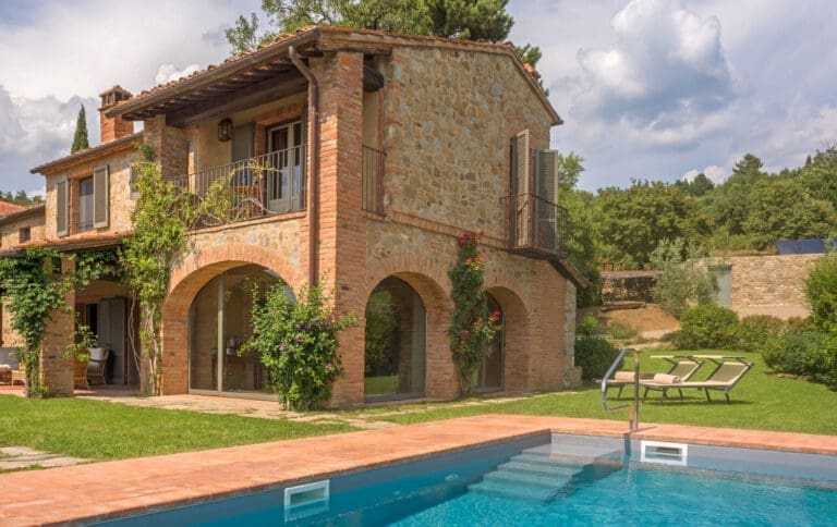 Rent Villa Pomaio Italy