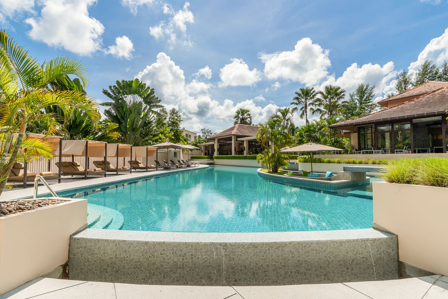 Rent Deluxe Room Dewa Phuket Resort and Villas Thailand