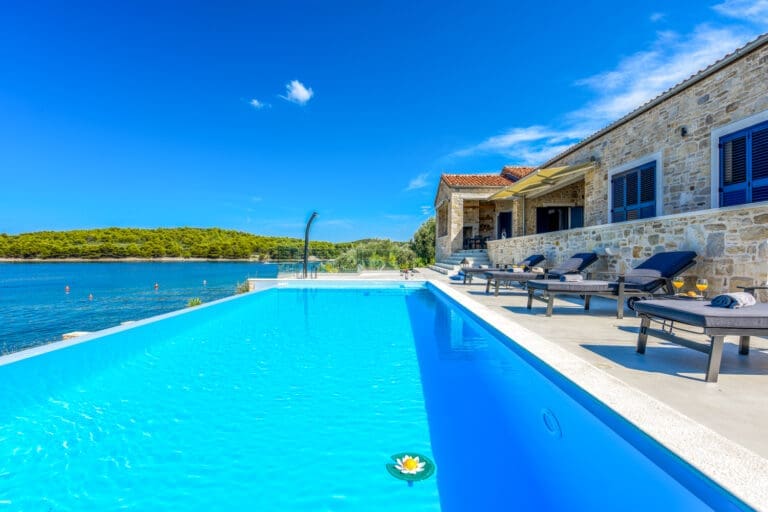 Rent Villa Akira Croatia