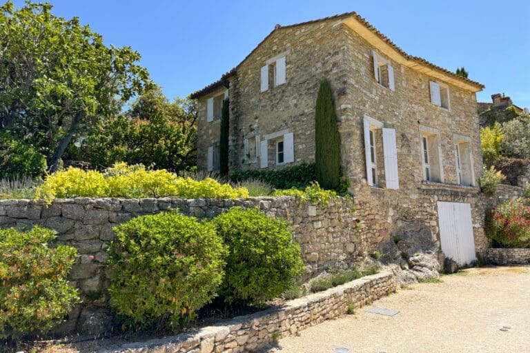 Rent Villa Menerbes France