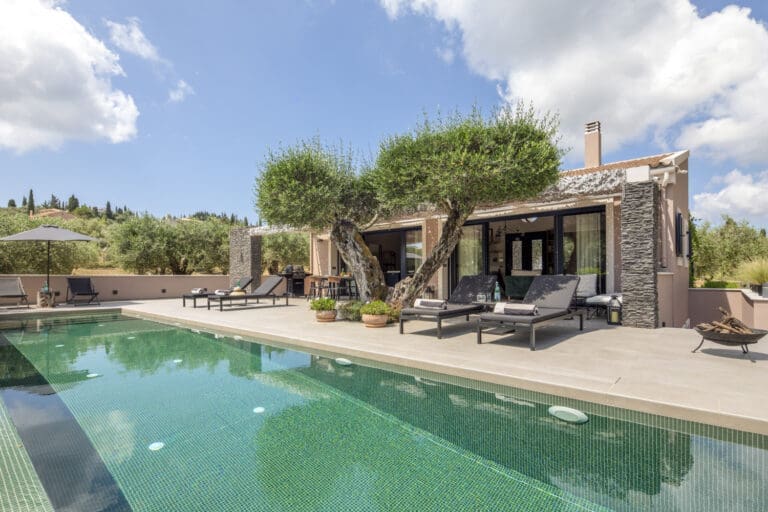 Rent Villa Monsteras Greece