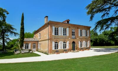 Rent Chateau Les Deux Cygnes France