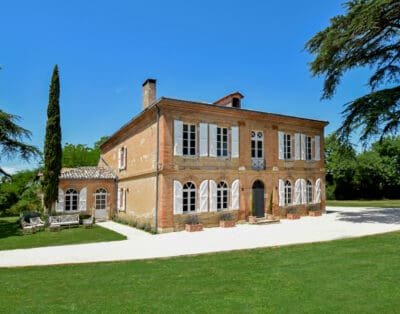 Rent Chateau Les Deux Cygnes France