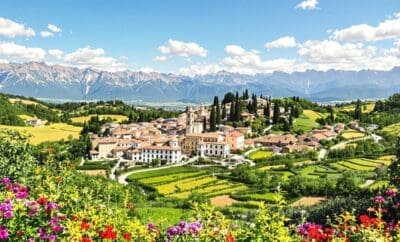 The Ultimate Travel Guide to Italy: Discover Hidden Gems and Iconic Landmarks