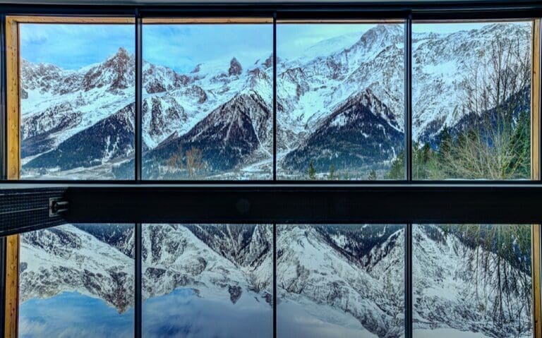 The Ultimate Guide to the Best Après-Ski Bars and Restaurants in Chamonix