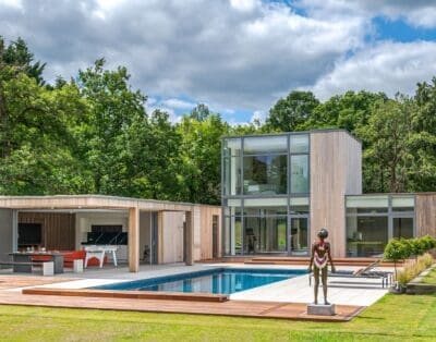 Rent Bonds Lair – A Lavish Mansion with Private Pool in England