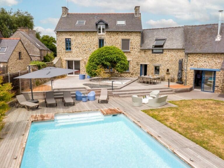Rent Le Maison Tronchet Brittany