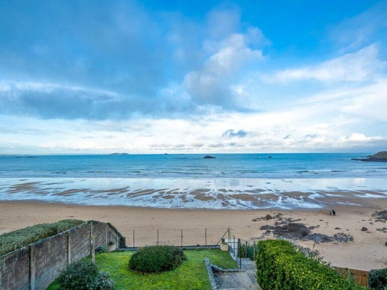 Villa Beachside Brittany: A Luxurious Seaside Villa Rental in Saint-Malo