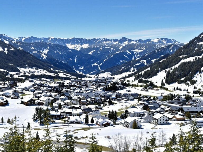 Descubre los lugares imprescindibles en Les Gets: Una guía completa para 2025