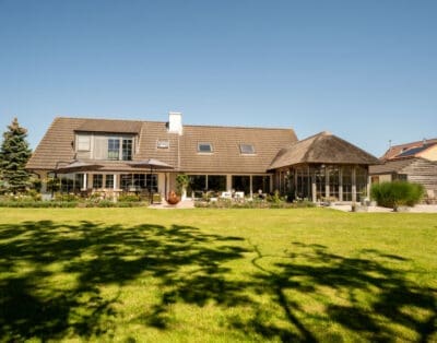 Villa Rosetree: Relaxing Retreat with Sauna and Pool Table