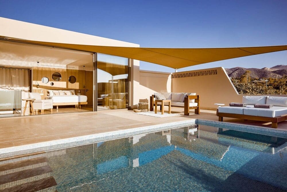 Rent-holiday-Charming 2-Bedroom Villa Rental in Greece by the Sea-