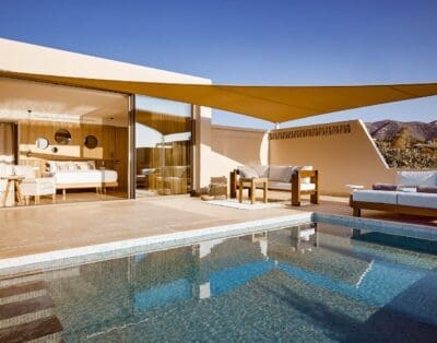 Charming 2-Bedroom Villa Rental in Greece by the Sea