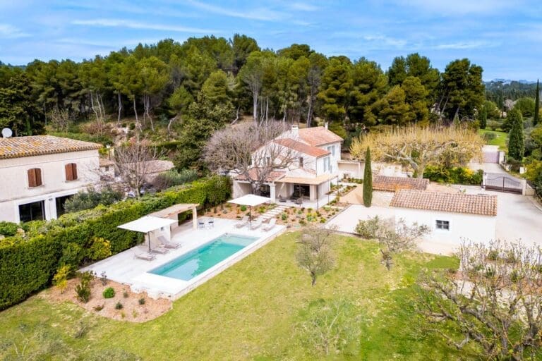 Charming Villa Rent in France – Maison de Terre Escape