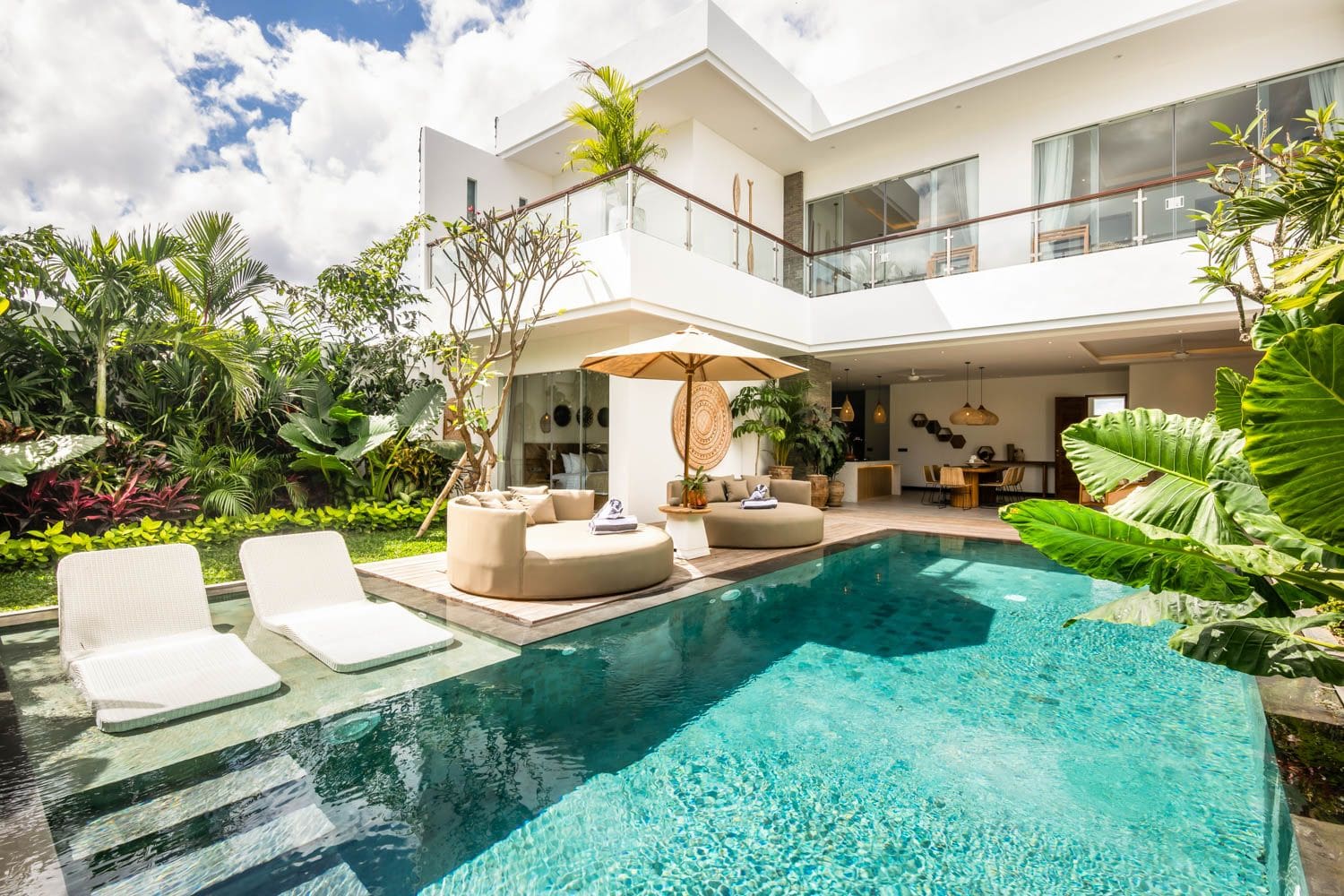 Rent-holiday-Indulge in Luxury: Rent Villa Aelos in Spectacular Indonesia-Dalung