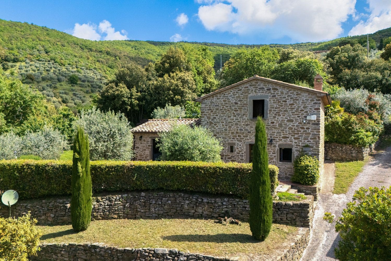 Luxury Villa Legaiole Rental in Italy – Your Dream Getaway