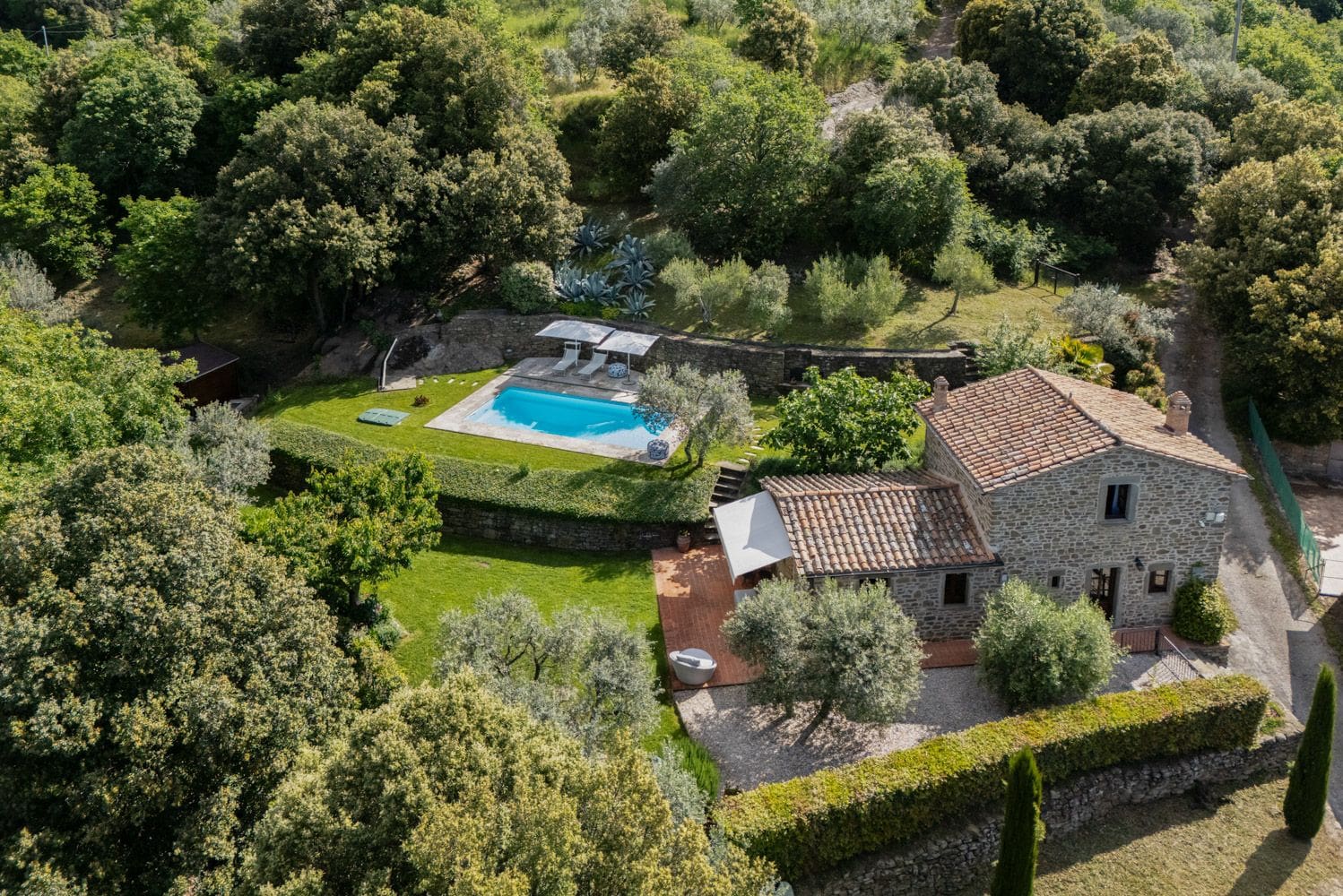 Rent-holiday-Luxury Villa Legaiole Rental in Italy - Your Dream Getaway-Cortona (Arezzo)