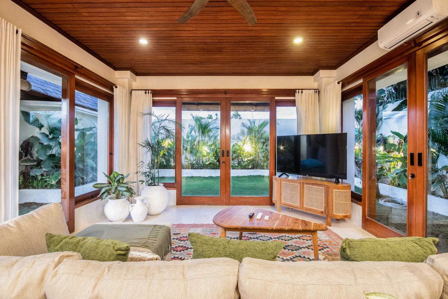 Luxury Villa Munno Indonesia – Your Private Getaway Rental