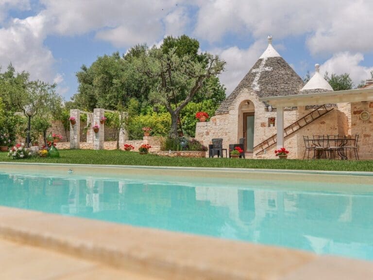 Tranquil Trullo Raldi: Gorgeous Villa Rental in Italy