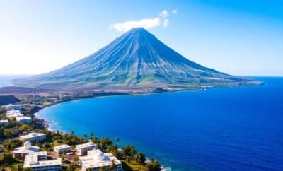 Vistas al Volcán y Azules Oceánicos: Tu Guía de Lujo en la Isla