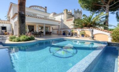 Charming Holiday Villa Rental in Llobregat: Explore Comfort and Relaxation at 41b