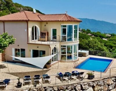 Charming Holiday Villa for a Relaxing Getaway in Nature