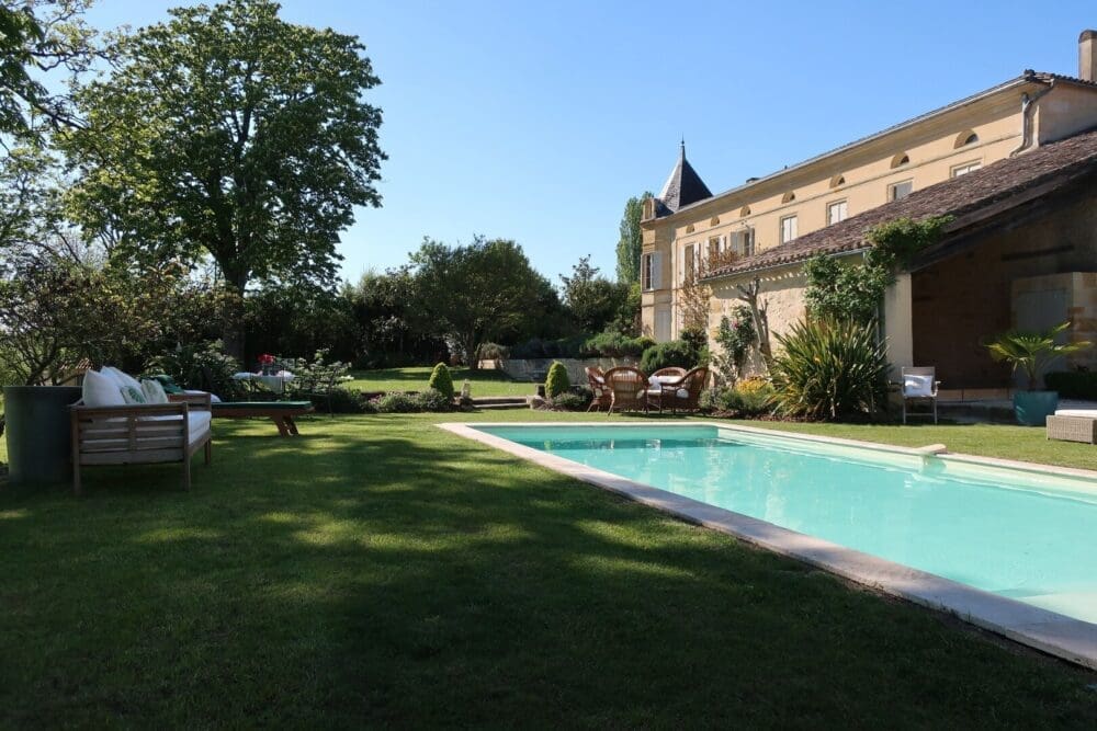 Rent Holiday Homes Chateau Sainte Colombe: Exquisite 17th-Century Chateau for Rent near St Emilion