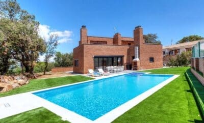 Luxury Avets Villa: Stunning Holiday Rental with Private Pool and Scenic Views