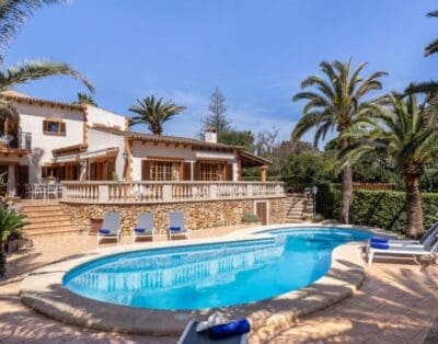 Stunning Beachfront Villa in Embat de Mar – Your Perfect Holiday Retreat