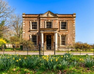 Luxurious Georgian Gate House Rental in the UK