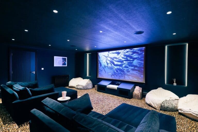Rent Holiday Homes Luxury Holiday Rentals in the UK – Exclusive Villas, Cottages & Manor Houses with Private Pools in Cornwall, The Cotswolds, Lake District, Scottish Highlands & Beyond