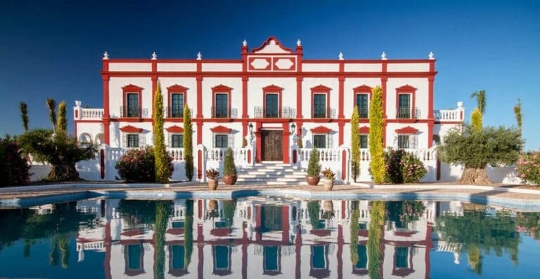 Rent Holiday Homes Luxury Villa Holiday Rentals in Spain with Private Pools – Exclusive Beachfront Villas in Marbella Ibiza Mallorca and Top Spanish Destinations