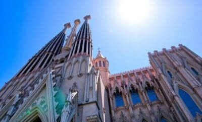 Guia de Viagem de Barcelona – Arquitetura Icônica – Praias e Cena Gastronômica