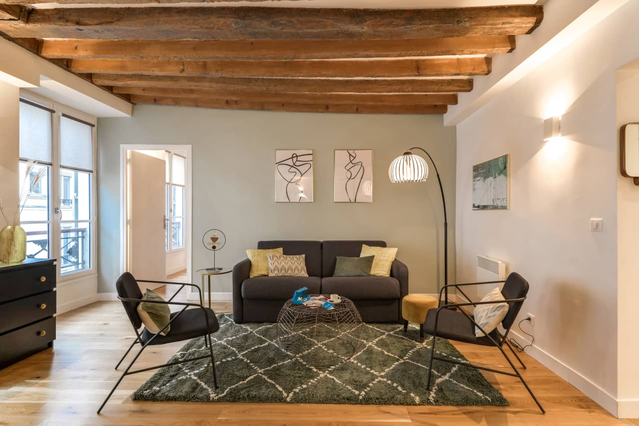 Apartment Palais Royal Paris 2nd – A Refined Three-Bedroom Rental