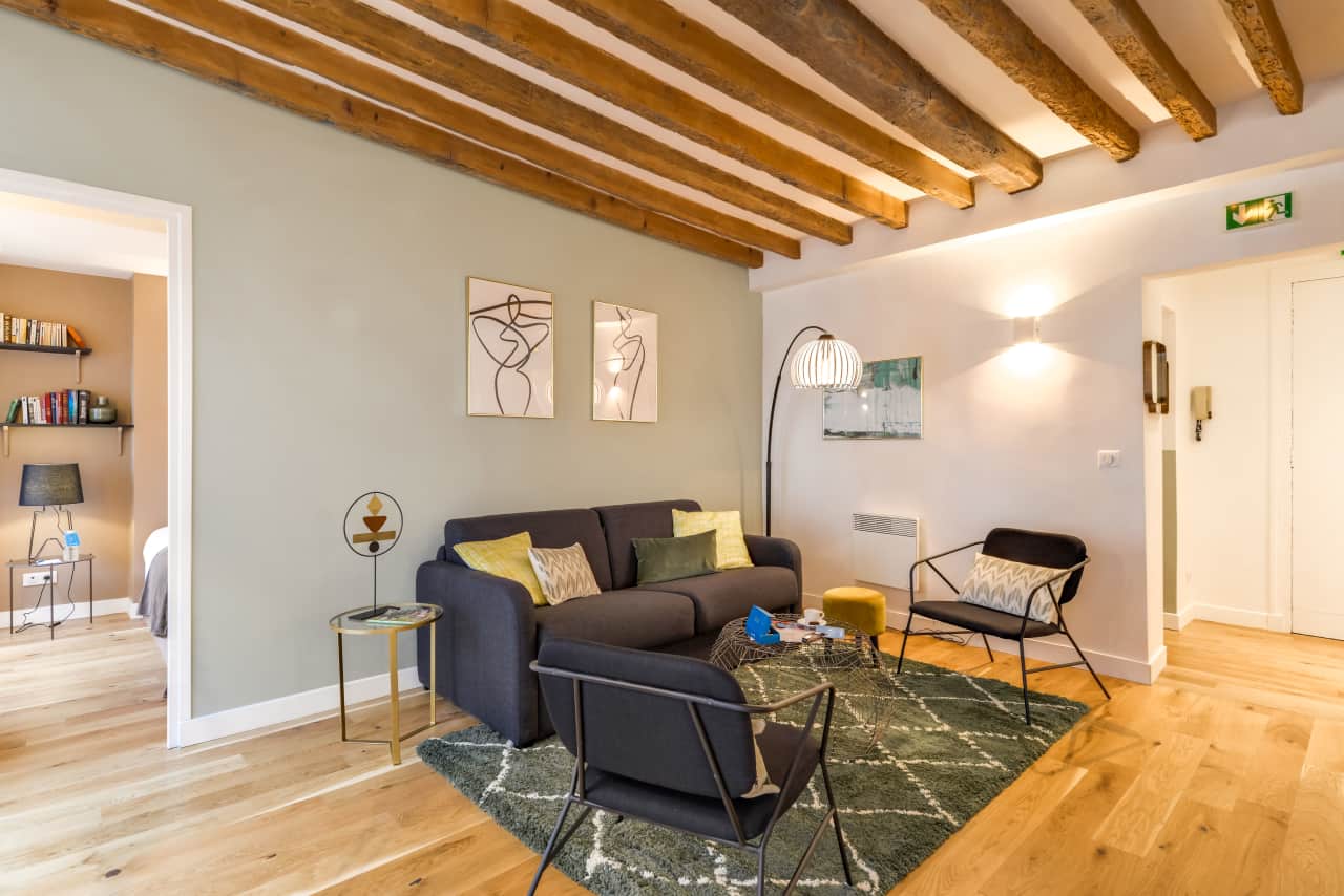 Apartment Palais Royal Paris 2nd – A Refined Three-Bedroom Rental