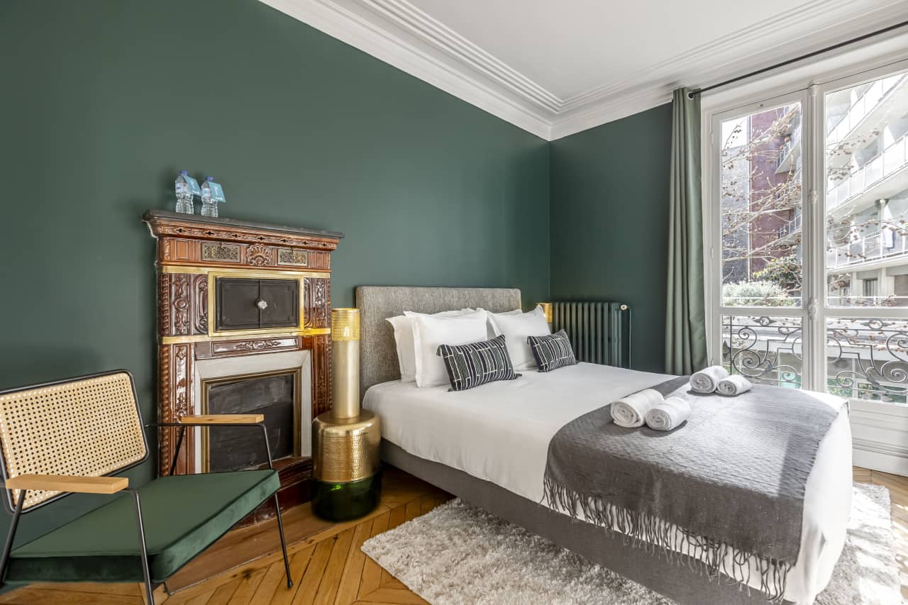 Apartment Champs-Élysées Paris 8th Arrondissement – Luxury 3-Bedroom En-Suite Rental