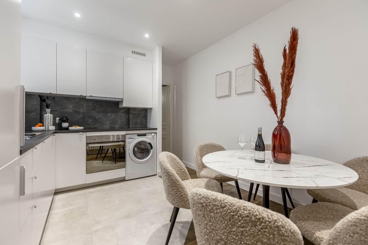 Apartment Champs-Élysées Paris 8th Arrondissement – Luxury 3-Bedroom En-Suite Rental