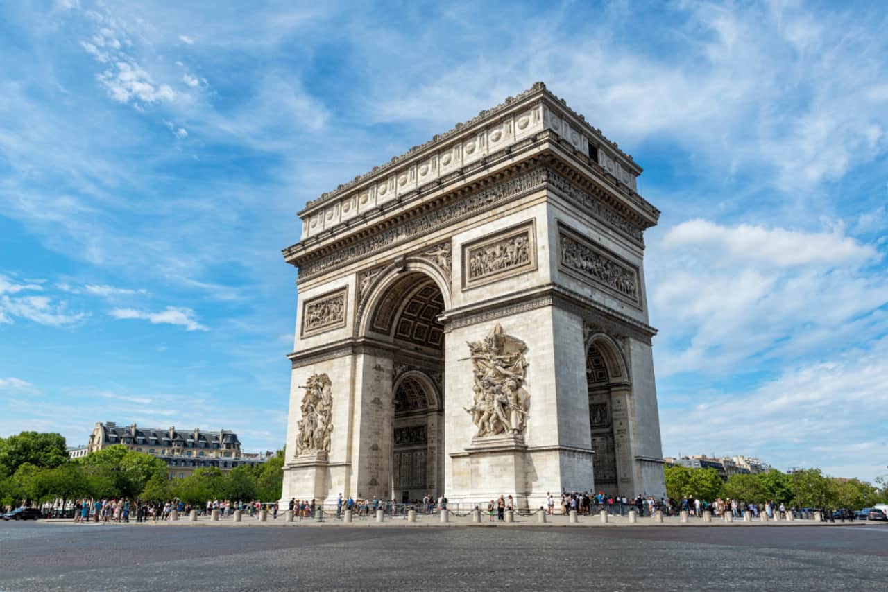 Apartment Champs-Élysées Paris 8th Arrondissement – Luxury 3-Bedroom En-Suite Rental