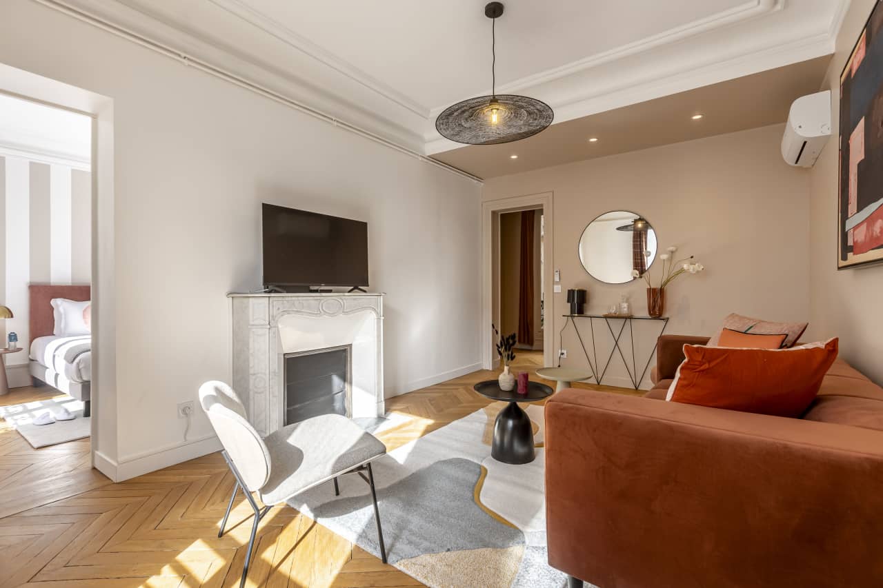 Apartment Champs-Élysées Paris 8th Arrondissement – Luxury 3-Bedroom En-Suite Rental