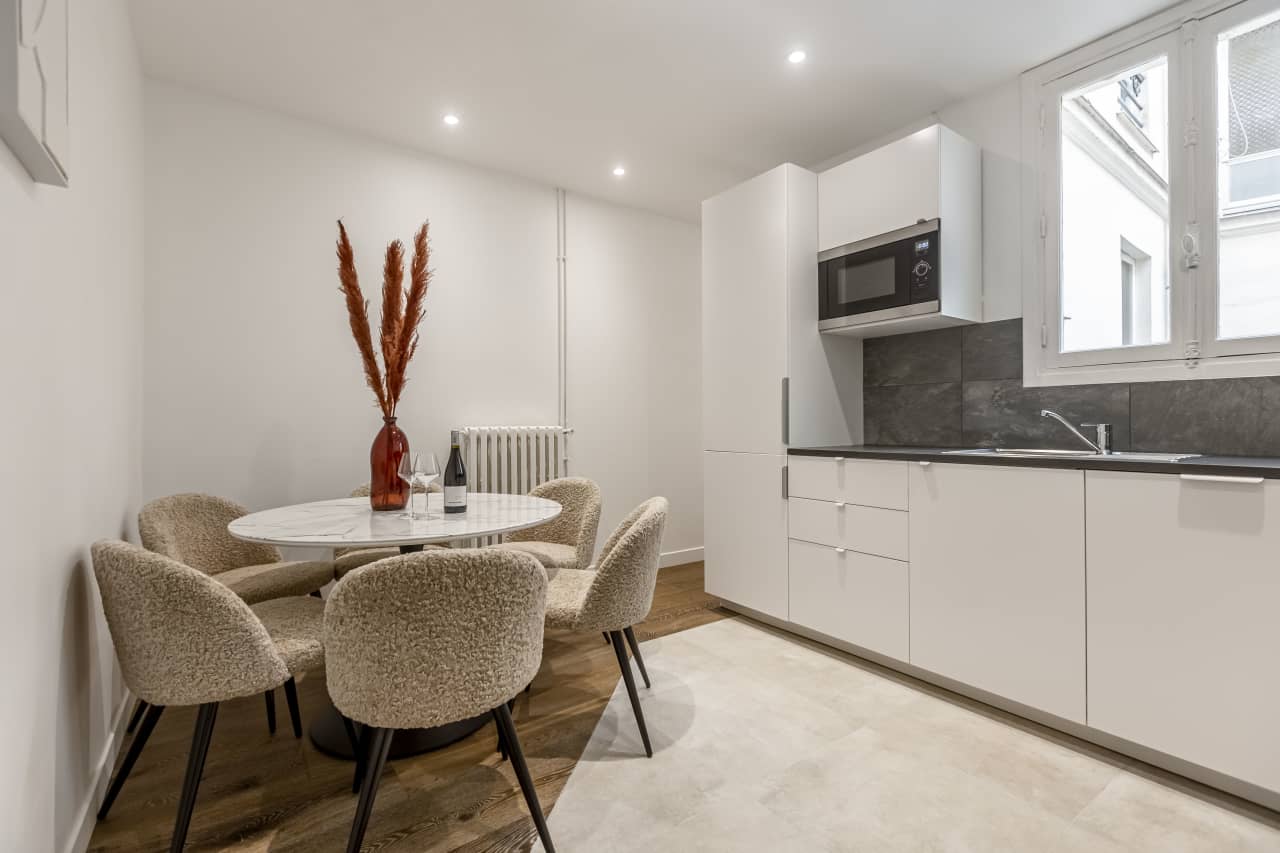 Apartment Champs-Élysées Paris 8th Arrondissement – Luxury 3-Bedroom En-Suite Rental