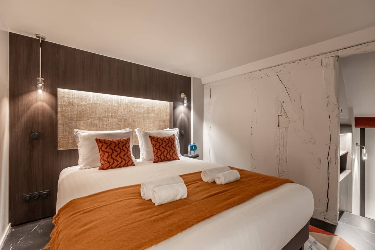 Apartment Mode – Luxury 3-Bedroom En-Suite Rental – Île Saint-Louis – Paris 4th Arrondissement