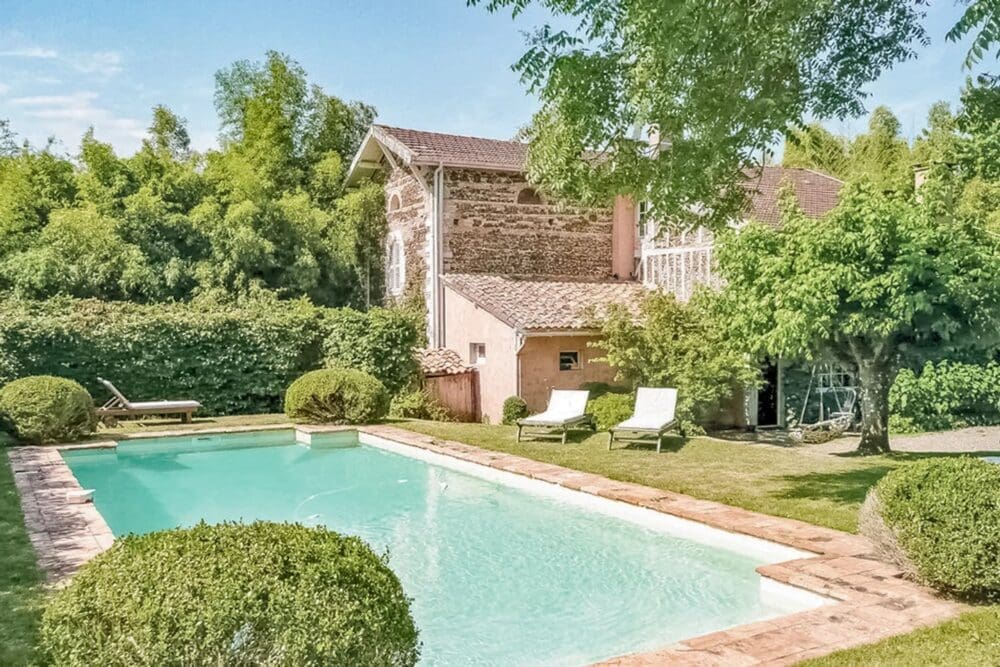 Rent Holiday Homes Villa Arjuzanx Holiday Rental With Private Pool & Lakeside Adventures