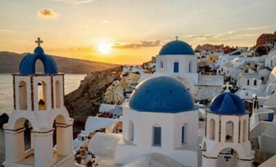 Oia Santorini: Romantic Experiences and Sunset Viewing Guide