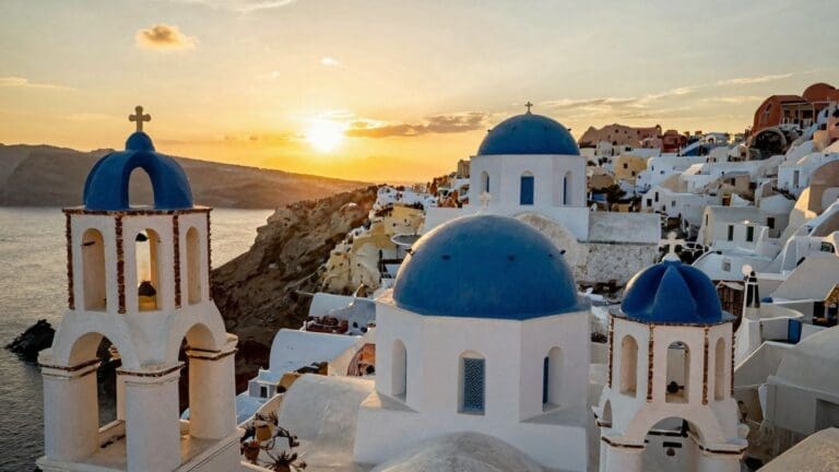 Oia Santorini: Romantic Experiences and Sunset Viewing Guide