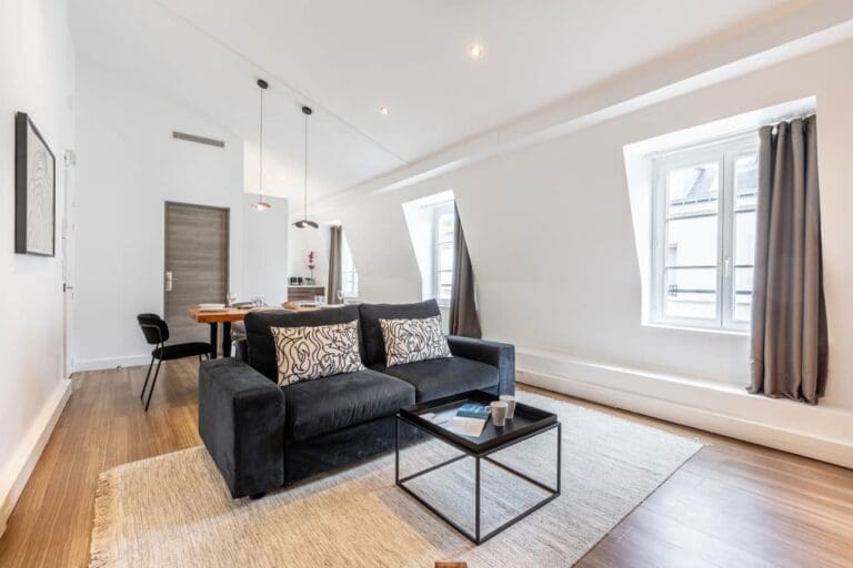 Elegant 3-Bedroom Paris Villa Near Louvre | Luxury Rental for 6