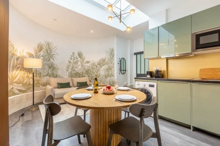 Luxury 2-Bedroom Paris Villa Near Louvre | Palais Royal District