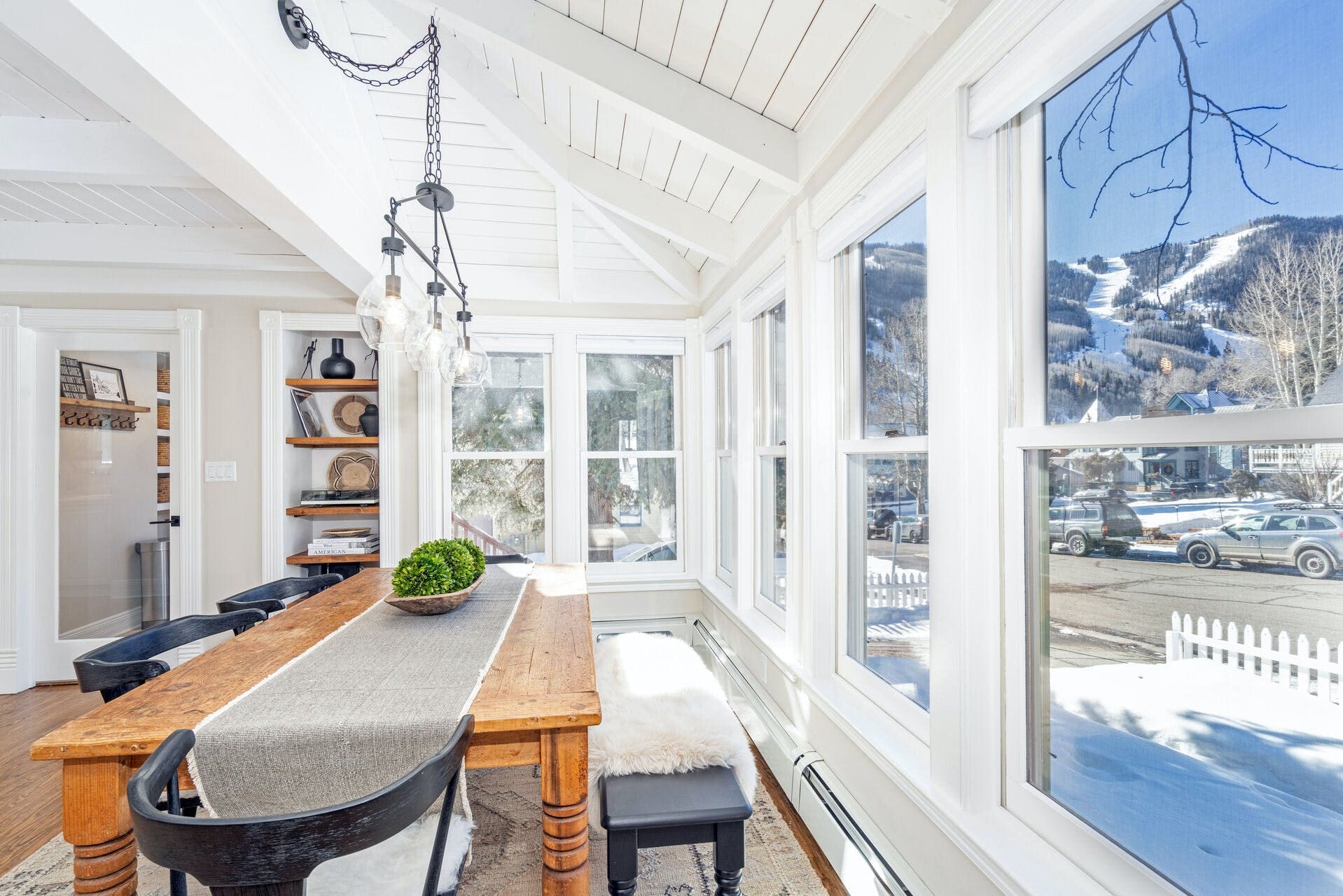 Alpine Peak Chalet: 3-Bedroom Ski Chalet Rental with Mountain Views, Telluride Colorado