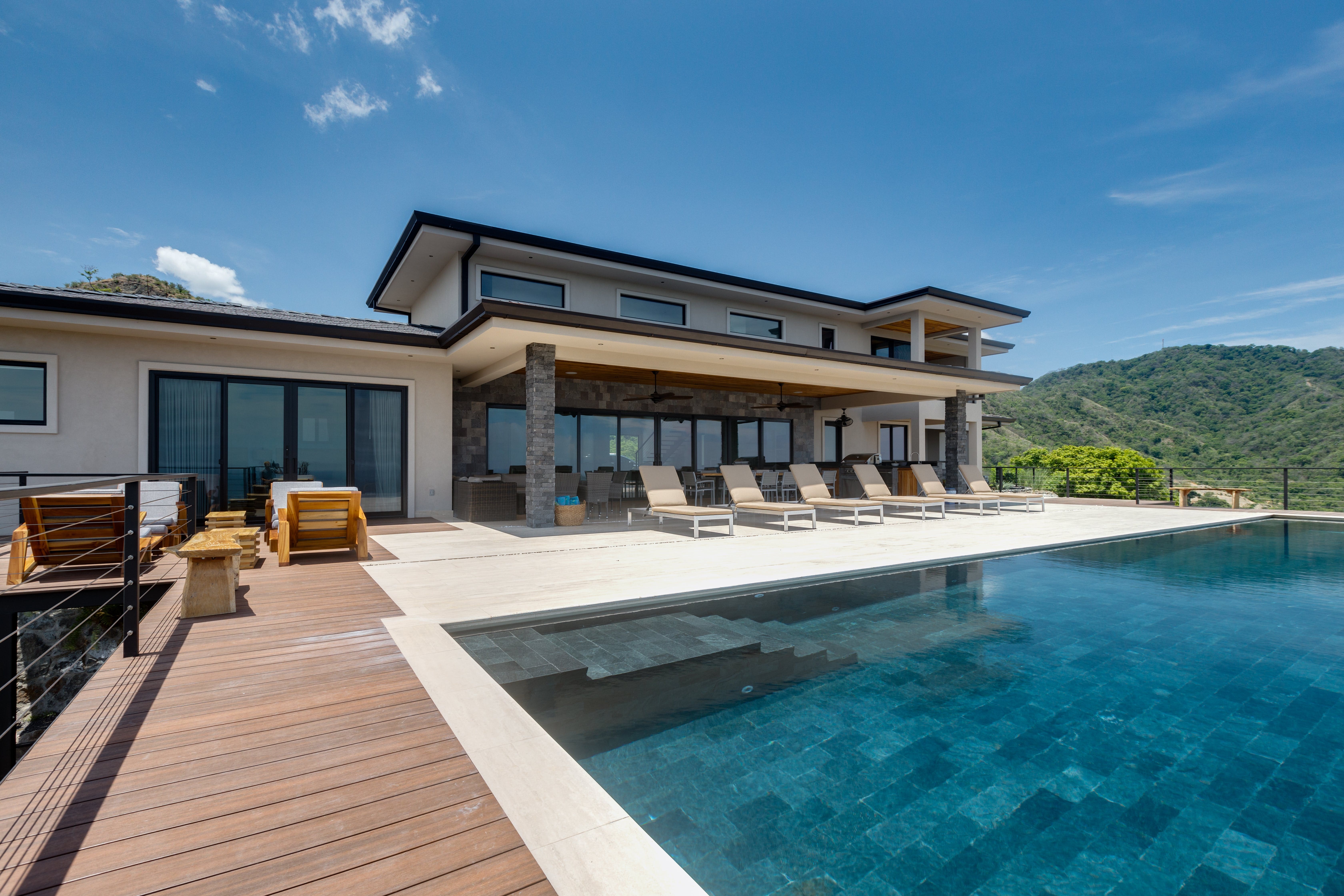Amanecer Potrero: Stunning Luxury Apartment Rental with Infinity Pool, Costa Rica